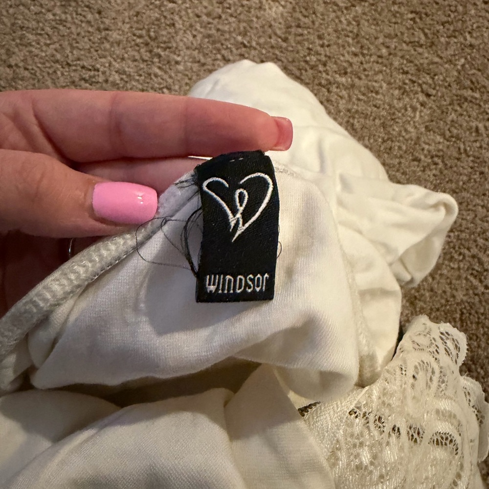 Windsor White Backless Dress with Lace Detail - Picture 4 of 4